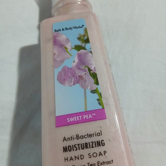 Bath & Body Works 8oz Sweet Pea anti-bact Moisturizing hand soap DISCONTINUED - Picture 1 of 8